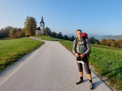 Iz domačega Pu&scaron;tala se je na pot podal pe&scaron; in z velikim nahrbtnikom. Foto: osebni arhiv Matica Jezer&scaron;ka