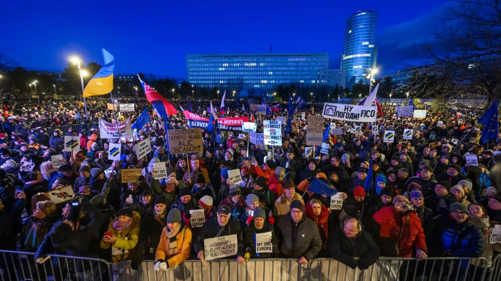 10 January 2025, Slovakia, Bratislava: People hold banners and flags during the "Slovakia is Europe" protest in Bratislava's Freedom Square. Photo: Jaroslav Nov&aacute;k/TASR/dpa