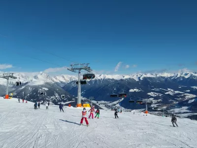 V sezoni 2024 / 2025 so zamenjali staro 4-sedežnico v gornjem delu smuči&scaron;ča z novo 8-sedežnico Plateau. 