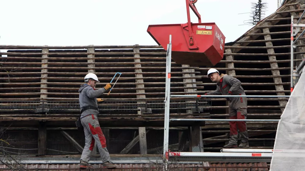 02.12.2024 - simbolična fotografija - delavci, gradbeni&scaron;tvo, delo na vi&scaron;ini, delavske praviceFoto: Tomaž Skale