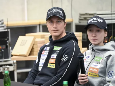 Jurij Tepe&scaron; in Nika Prevc11.11. 2024 Predstavitev mo&scaron;ke in ženske reprezentance v smučarskih skokih v pred začetkom nove sezone svetovnega pokalaFOTO: Nik Erik Neubauer