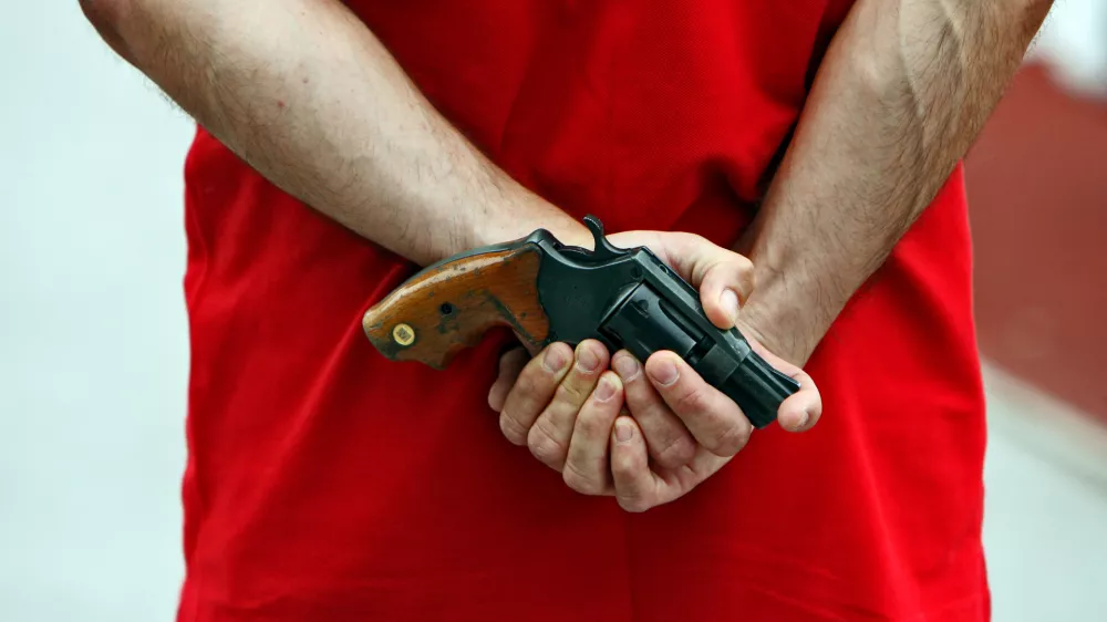 - ilustrativna fotografija - &scaron;tartna - signalna pi&scaron;tola  - 8. Mednarodni memorialni atletski miting Matica &Scaron;u&scaron;ter&scaron;iča in Patrika Cvetana v Ljubljani 2013 //FOTO: Tomaž Skale 