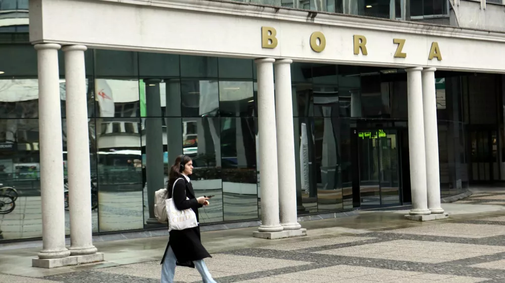 &raquo;Delnice na Ljubljanski borzi so relativno poceni, hkrati pa ima prebivalstvo v bankah okoli 27 milijard evrov depozitov, od katerih se jih nekaj preliva v delnice,&laquo; je pojasnil vodja upravljanja delni&scaron;kih naložb v družbi Generali Investments Ale&scaron; Lokar. Foto: Tomaž Skale&nbsp;