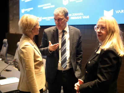 Predsednik uprave Vzajemne Matija &Scaron;enk je poudaril, da je družba lani dobro poslovala, take naj bi bile projekcije tudi za naprej. Foto: Tomaž Skale