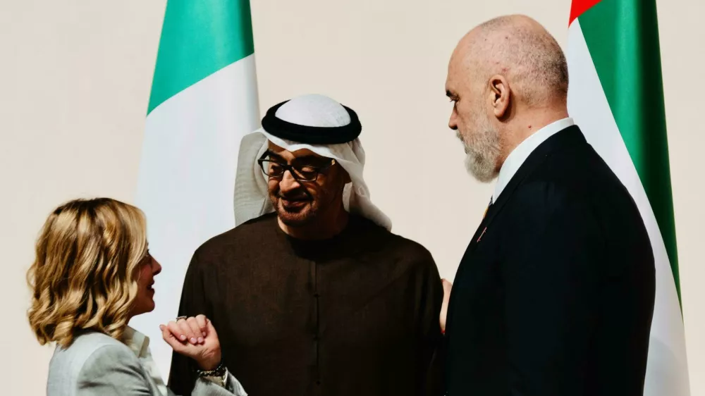 V Abu Dabiju so premierka Meloni, voditelj Združenih arabskih emiratov &scaron;ejk Najan in albanski premier Rama podpisali sporazum o sodelovanju. Foto: Profimedia
