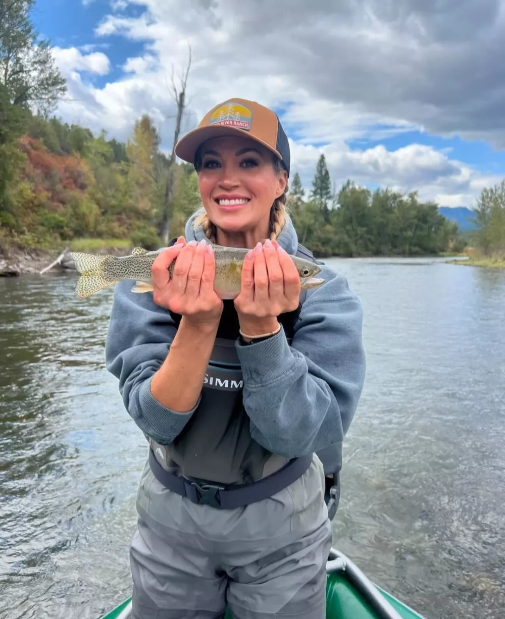 Carrie Underwood med muharjenjem v Montani Foto:&nbsp;Instagram Carrie Underwood