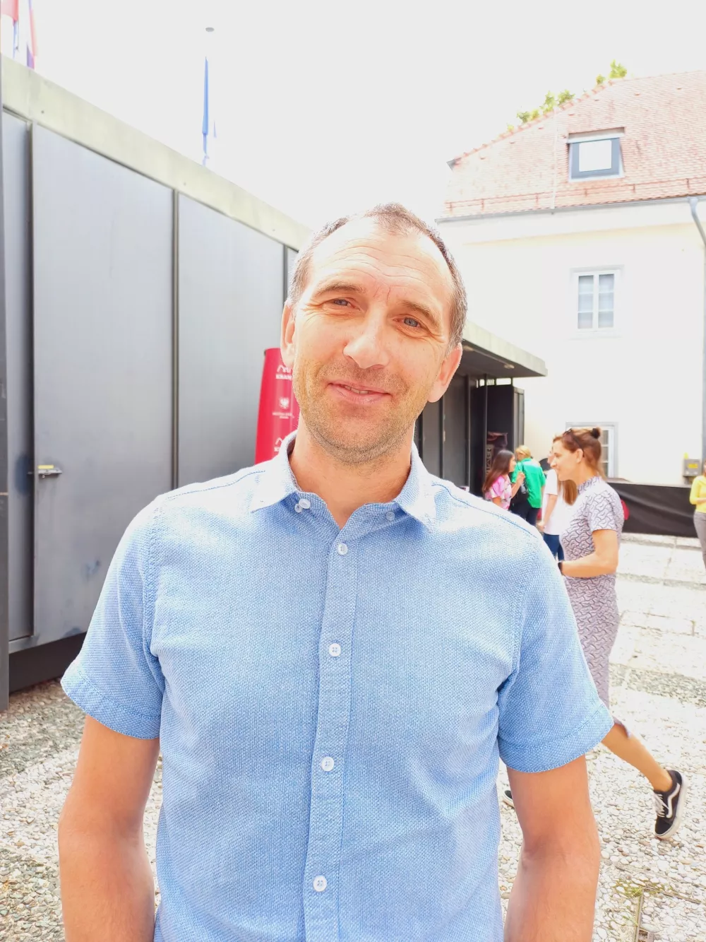 &nbsp;

"Redna &scaron;portna vadba krepi zdravje, izbolj&scaron;uje zadovoljstvo in &scaron;e kako pozitivno vpliva tudi na ocene dijakov," pravi&nbsp;Aljo&scaron;a Brlogar,&nbsp;ravnatelj Gimnazije Kranj