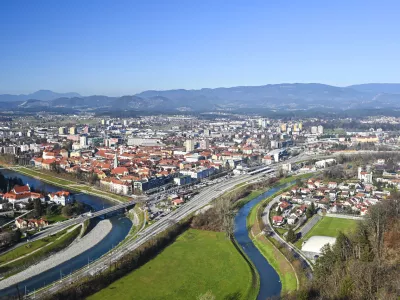 Pogled z razgledi&scaron;ča na Celje 