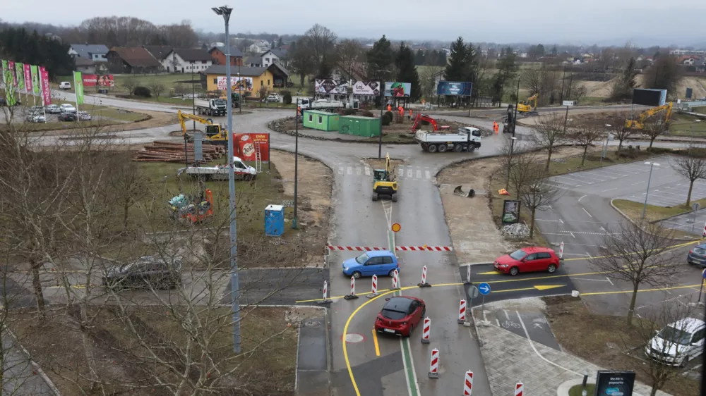 16.01.2025. Zapora kroži&scaron;ča pri Supernovi in Eleclercu na Rudniku v Ljubljani. FOTO: Bojan Velikonja 