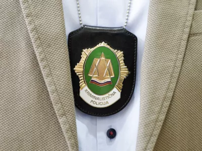 - značka kriminalistična policija - kriminalist - predstavniki policije predstavili svoje delo in postopek izobraževanja policistov - 05.03.2020 &ndash; POLICIJA - Policijska akademija Tacen &ndash; dogodek za medije Postani naslovni junak svoje zgodbe! - projekt iskanja novih kandidatov za policiste - //FOTO: Matjaž Ru&scaron;t