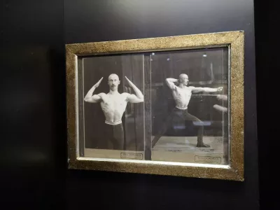 Uokvirjen portret dr. Viktorja Murnika na razstavi Slovenec sem - in kdo je več?! Dr. Viktor Murnik v Narodnem muzeju Slovenije &ndash; Metelkova Foto: arhiv NMS / Renny Rov&scaron;nik