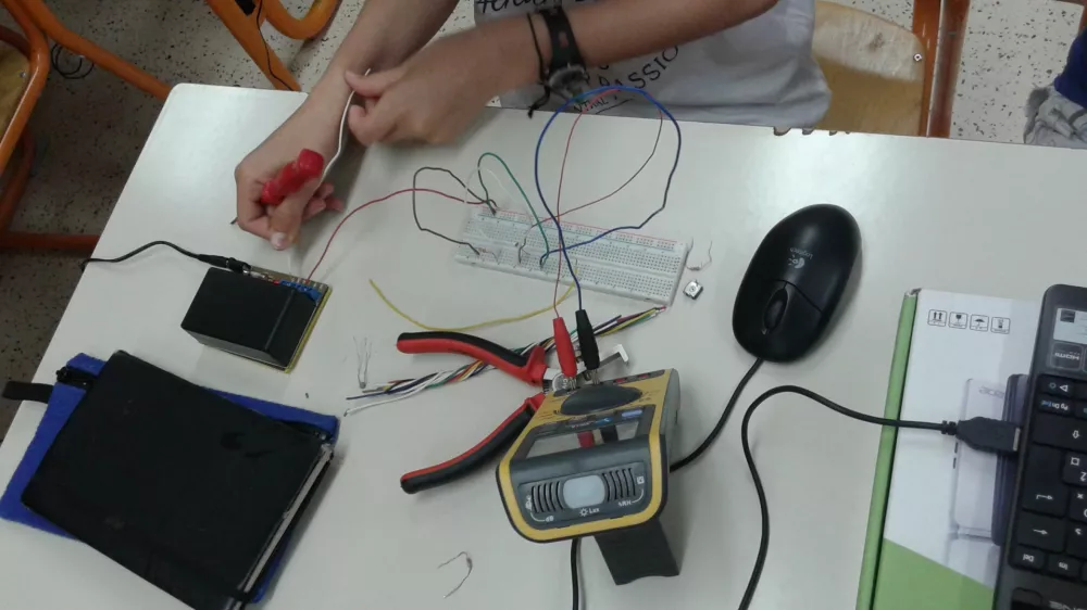 Preden se odpravijo na olimpijade v tujino, od koder se vračajo z žlahtnimi lovorikami, se slovenski dijaki udeležijo &scaron;tevilnih delavnic in taborov, na katerih pilijo svoje znanje. Foto: ZOTKS