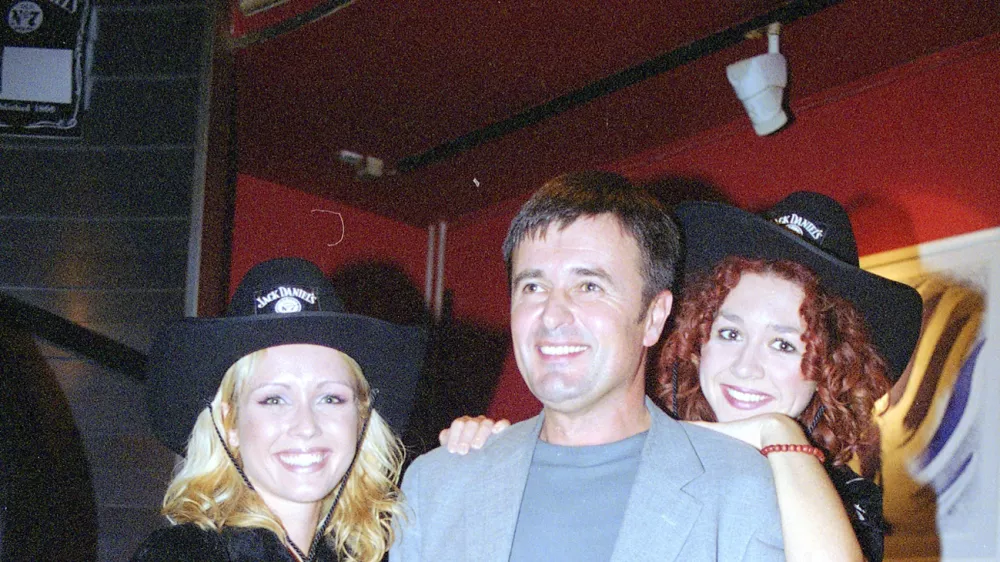 predizbor Lepa soseda, Jano&scaron; Kern hostesi