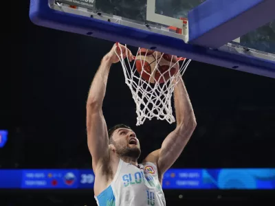Slovenia center Mike Tobey (10) dunks against Australia in the first half of their Basketball World Cup group K match in Okinawa, southern Japan, Friday, Sept. 1, 2023. (AP Photo/Hiro Komae)