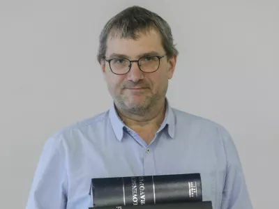 - 25.11.2022 &ndash; dr. Simon Krek, jezikoslovec &ndash; vodja Centra za jezikovne vire in tehnologije Univerze v Ljubljani, dnevnikov kolumnist //FOTO: Jaka Gasar