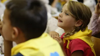 O&Scaron; Trnovo - prvi &scaron;olski dan v novem &scaron;olskem letu &ndash; prvo&scaron;olci - osnovno&scaron;olci - učenci - &scaron;ola - rumena rutica - učenci prvega razreda//FOTO: Matej Pov&scaron;eOPOMBA: ZA OBJAVO V ČASOPISU DNEVNIK
