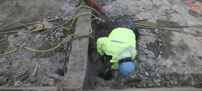 - rušenje železniškega nadvoza nad Dunajsko cesto - 04.01.2024 - popolna zapora Dunajske ceste v sklopu gradnje novega Potniškega centra Ljubljana - delavci začeli podirati južni del nadvoza nad Dunajsko cesto - //FOTO: Luka Cjuha