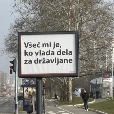 Plakat na Linhartovi cesti.