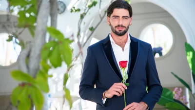 Sanjski mo&scaron;ki Hrva&scaron;ke, za katerega se potegujejo tudi tri Slovenke. F Voyo