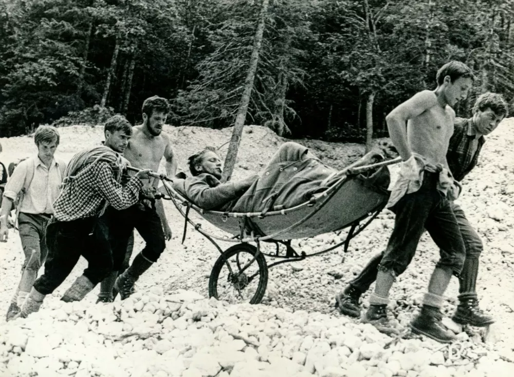 Ob vrhunskih alpinističnih dosežkih, ki so jih dosegali, so Mojstran&scaron;ke veverice postale tudi vrhunski gorski re&scaron;evalci. / Foto: Mirko Kun&scaron;ič/arhiv Janeza Brojana