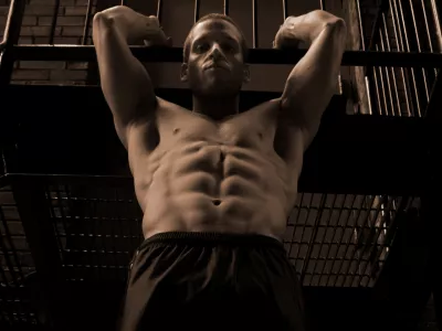 Pri vi&scaron;jih mo&scaron;kih je večje tveganje razvoja nekaterih vrst raka, saj imajo preprosto več celic, ki lahko kopičijo mutacije. / Foto: iStock