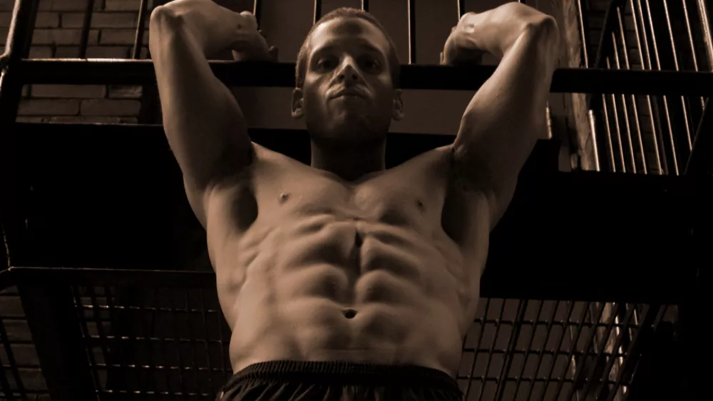 Pri vi&scaron;jih mo&scaron;kih je večje tveganje razvoja nekaterih vrst raka, saj imajo preprosto več celic, ki lahko kopičijo mutacije. / Foto: iStock