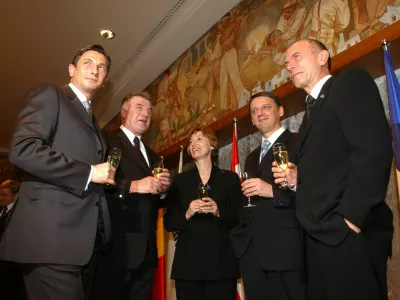 Borut Pahor, Janez Su&scaron;nik, Dragica Wedam Lukič, Anton Rop in Janez Drnov&scaron;ek po slavnostni seji državni zbor ob vstop Slovenije v Evropsko unijo. / Foto: Matej Pov&scaron;e/dokumentacija