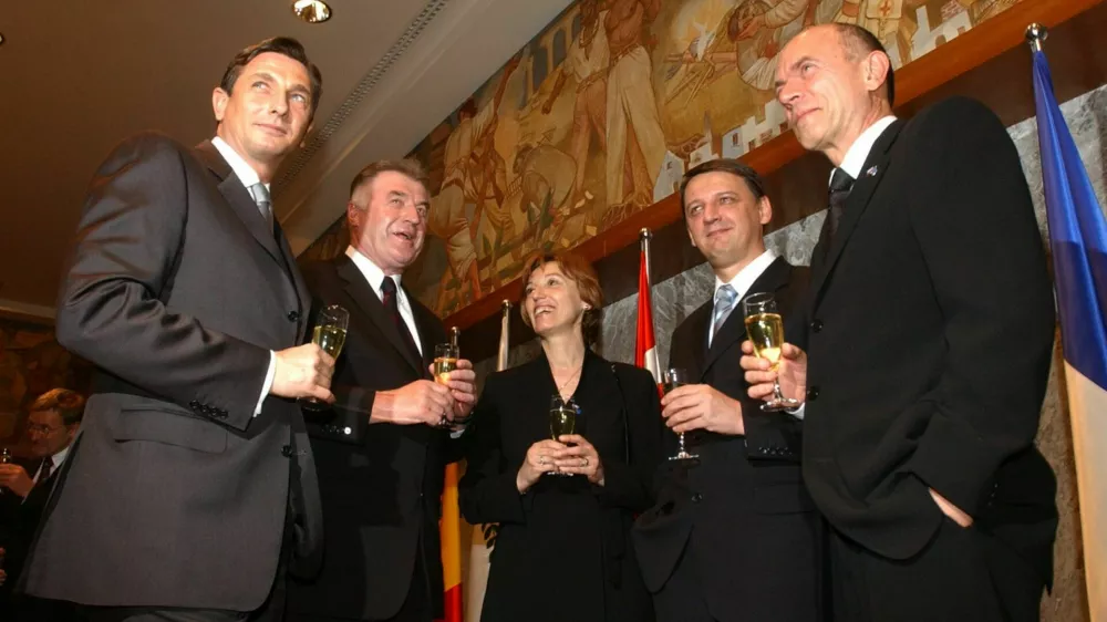 Borut Pahor, Janez Su&scaron;nik, Dragica Wedam Lukič, Anton Rop in Janez Drnov&scaron;ek po slavnostni seji državni zbor ob vstop Slovenije v Evropsko unijo. / Foto: Matej Pov&scaron;e/dokumentacija