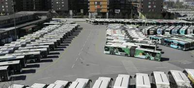 - Remiza LPP  Ljubljanski potniki promet - parkirani mestni avtobusi  parkiriče ob Celovki cesti v iki - garaa - 16.03.2020 - Koronavirus COVID-19 v Sloveniji  epidemija  stroji ukrepi za preprečevanje irjenja okub s koronavirusom  zaustavltev javnega in druabnega ivljenja  samoizolacija - zaprte ole, vrtci in gostinski lokali ter ustavljen javni, potniki in elezniki promet //FOTO: Jaka Gasar