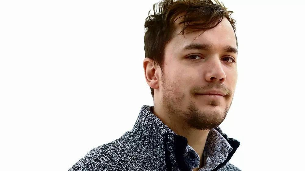 Urban Su&scaron;nik- Redakcija Dnevnik 2024 - portreti za komentarje in kolumne - kolumnisti - komentatorji &ndash; novinarji - portret //FOTO: Luka Cjuha