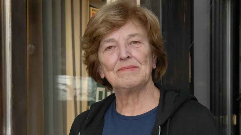 &Scaron;tefka Kučan doma