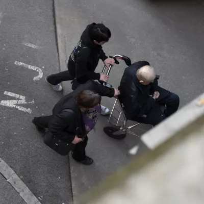 Na ministrstvu za solidarno prihodnost pričakujejo porast zanimanja za oskrbovalca družinskega člana po tem, ko bodo pravico razširili tudi na upokojence. Fotografija je simbolična. Foto: Nik Erik Neubauer 