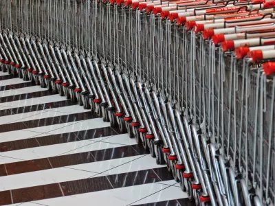 Interspar - nakupovalni voziček- BTC City Park - nakupovalno sredi&scaron;če v Ljubljani 2013 - potro&scaron;ni&scaron;tvo - potro&scaron;niki,potro&scaron;niki,nakupovanje//FOTO: Tomaž Zajel&scaron;nik