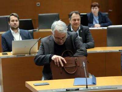 27.01.2025 -redna seja DZ, poslanska vpra&scaron;anja predsedniku vlade, Robrt BolobMatjaž HanFoto: Tomaž Skale