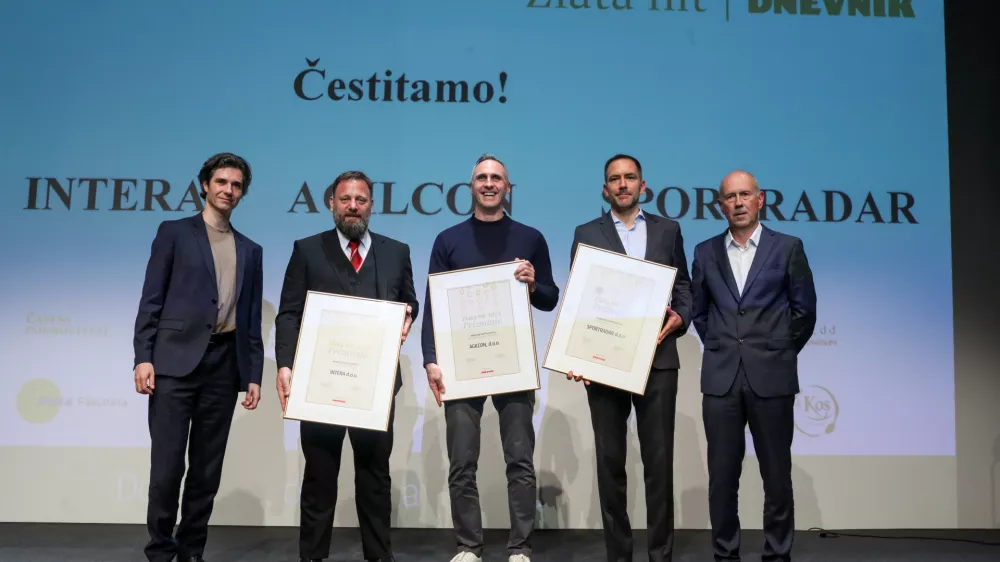 Prvi trije nagrajenci Zlate niti- Luka Mesec, minister za delo, družino, socialne zadeve in enake možnosti,- Peter Ladič, Intera d.o.o.- Marko Perme AGILCON d.o.o.,- Luka Furlan,Sportradar d.o.o.- Bojan Petan, predsednik uprave Dnevnik d.d.,,- 29.03.2024. Zlata Nit, zaključek medisko raziskovalnega projekta časopisne družbe Dnevnik d.d. s podelitvijo nagrad najbolj&scaron;im zaposlovalcem v Sloveniji.//FOTO: Bojan Velikonja