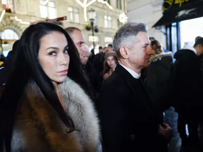 Tina Gaber in predsednik vlade Robert Golob- 01.12.2023 &ndash; Veseli December v Ljubljani 2023 - prižig prazničnih luči v sredi&scaron;ču prestolnice - svetlobna okrasitev mesta - začetek prazničnega decembrskega sejma na ljubljanskih ulicah - novoletno okra&scaron;ena Ljubljana - //FOTO: Nik Erik Neubauer