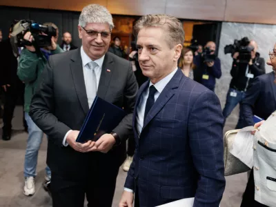 V NSi pravijo, da pogojev za obravnavo vmesnega poročila ni, ker preiskovalna komisija sploh &scaron;e ni zasli&scaron;ala predsednika vlade. Foto: STA