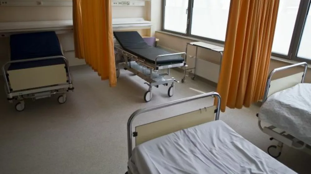 - ilustrativna fotografija - bolni&scaron;ka soba - bolni&scaron;nica, bolnica, H, pacient, bolnik- Nova Nevrolo&scaron;ka klinika v LjubljaniFOTO: JAKA GASAR / NEDELJSKIOPOMBA: SAMO ZA OBJAVO V NEDELJSKEM DNEVNIKU TER EDICIJAH DNEVNIKA