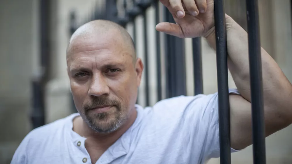 Boris Dežulović, hrva&scaron;ki novinar in književnik, Dnevnikov kolumnist    ///FOTO: Luka CjuhaOPOMBA: ZA OBJAVO V PRILOGI &ndash; DNEVNIKOV OBJEKTIV - INTERVJU 2015.