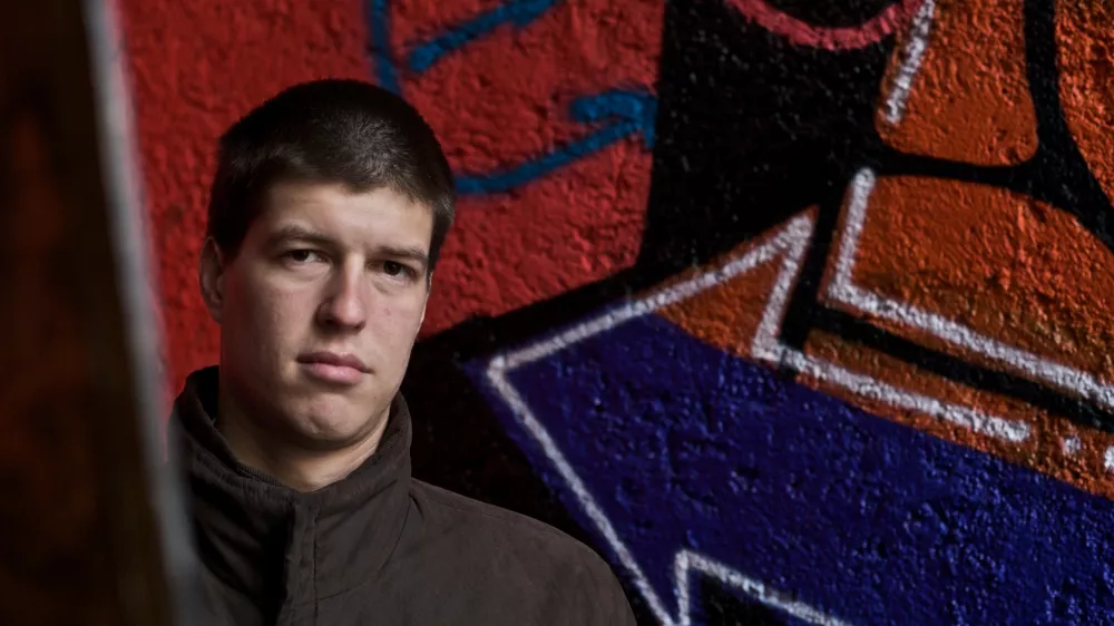 Goran Vojnovič, filmski - televizijski režiser in scenarist, kolumnist Dnevnika - prejemnik nagrade Pre&scaron;ernovega sklada 2009 za roman Čefurji raus!/FOTO: Luka Cjuha OPOMBA: ZA OBJAVO V PRILOGI &ndash; DNEVNIKOV OBJEKTIV - INTERVJU