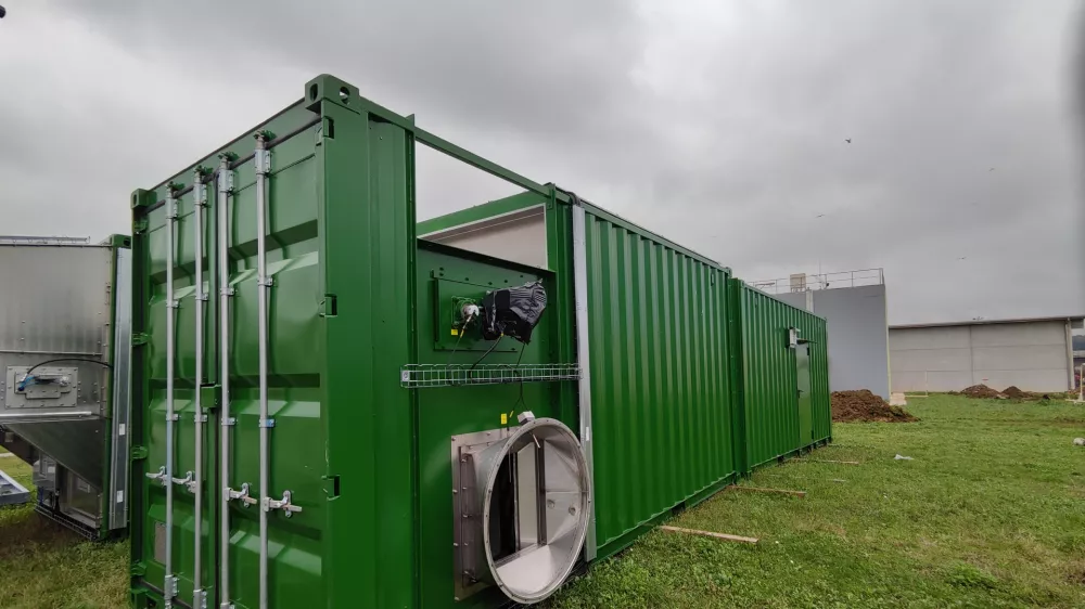 Su&scaron;ilnica blata ne deluje, kot bi morala. Testno obdobje obratovanja se je namreč izkazalo za neuspe&scaron;no. Foto: Marjetica Koper