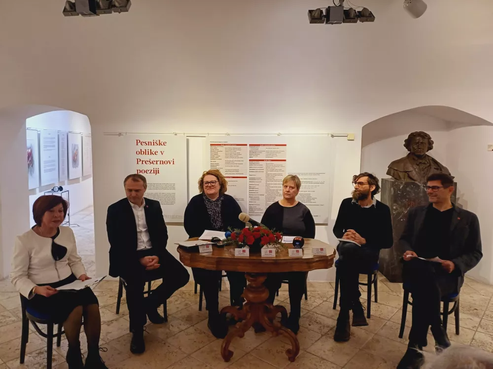 Program ene najbolj prepoznavnih in najmnožičnej&scaron;ih prireditev slovenskega kulturnega praznika so predstavili v Pre&scaron;ernovi hi&scaron;i v Kranju. Foto: Tina Jereb