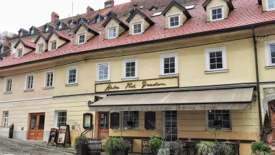 Hi&scaron;a Pod Gradom