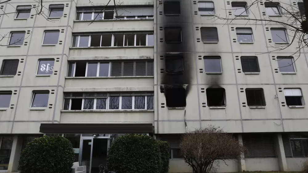 30.01.2025 - Dija&scaron;ki dom Poljane - Požar - izjave ministra za vzgojo in izobraževanje Vinka Logaja ob obisku prizori&scaron;ča požarne nesreče v Dija&scaron;kem domu Ivana Cankarja v Ljubljani. Z njim bo tudi ravnatelj dija&scaron;kega doma &Scaron;emso Mujanović.Foto: Luka Cjuha