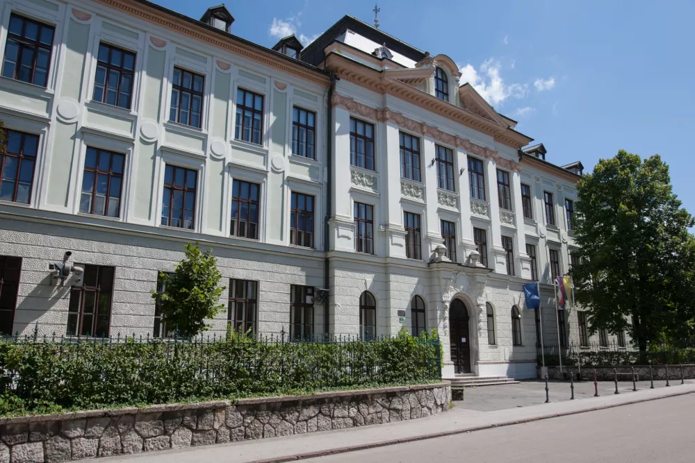 - 31.07.2015 - Gimnazija Poljane v Ljubljani.  - stavba //FOTO: Maja Marko