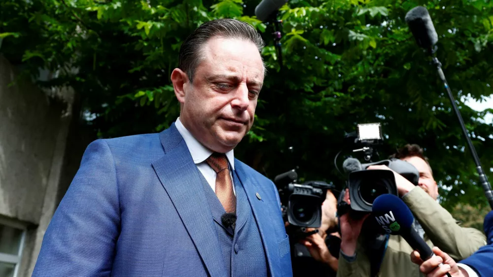 FILE PHOTO: Bart De Wever, President of Flemish nationalist party N-VA, talks to the media after casting his vote for the Belgian general and regional elections and for the European Parliament Elections in Antwerp, Belgium May 26, 2019. REUTERS/Francois Lenoir/File Photo