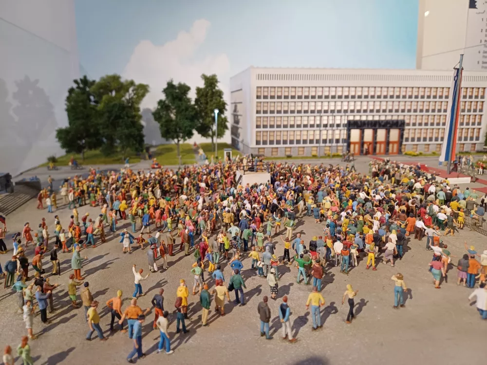 Predstavljeno vzdu&scaron;je pred parlamentom v Ljubljani. Foto: Tina Jereb