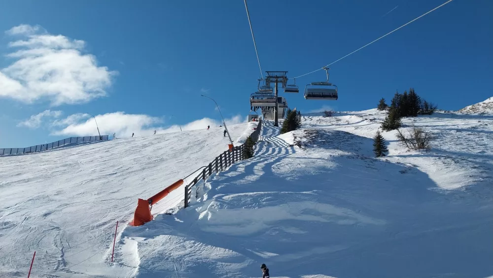  vsakih 30 minut med Katschbergom (s parkiri&scaron;ča P3) in krajem St. Margarethen, kjer je gondola SilverJet 1, ki pelje na vrh Ainecka.
