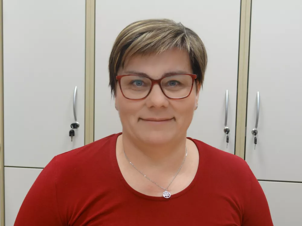 "Če bo pomočnik ravnatelja svoje delo raje nadaljeval kot učitelj, bo odslej plačan manj kot učitelj, ki je to delo opravljal ob koncu minulega leta", pravi&nbsp;Bogdana Hočevar, predsednica sekcije pomočnikov ravnateljev. Foto: osebni arhiv