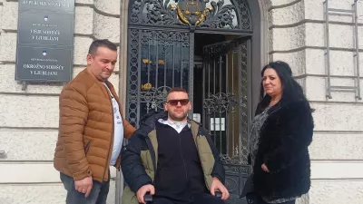 Marija Grbića so na sodi&scaron;če pripeljali star&scaron;i, ki tudi sicer skrbijo zanj. Foto: Dnevnik